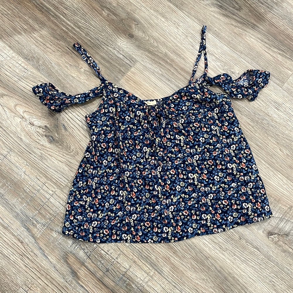 Hollister flutter sleeve top